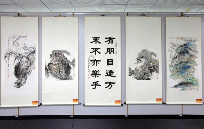 智评丨大小有差别 如厕先换鞋，这个“公厕”让人不解